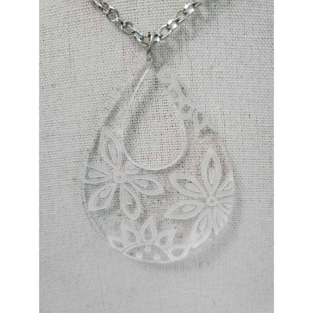 Etched White Floral Teardrop Textured Open Pendant Necklace Silvertone Chain...
